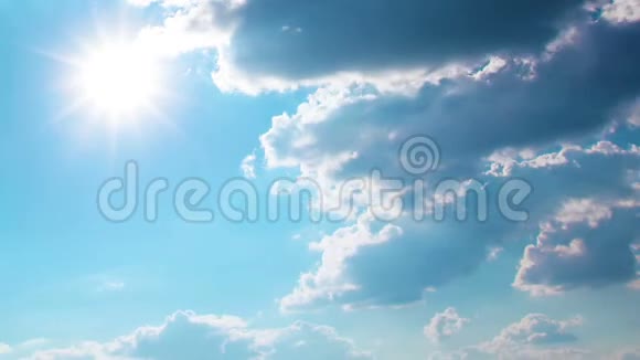 日落时间流逝运动天空和云彩视频的预览图