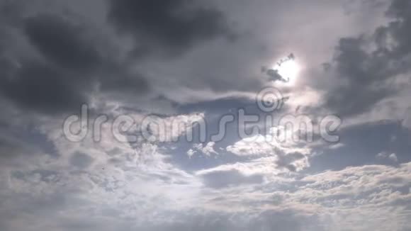 天空中的云彩时间流逝视频的预览图