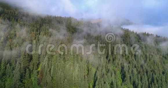 丘加奇山脉的荒野景色视频的预览图