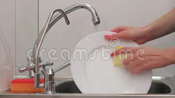 洗碗视频的预览图