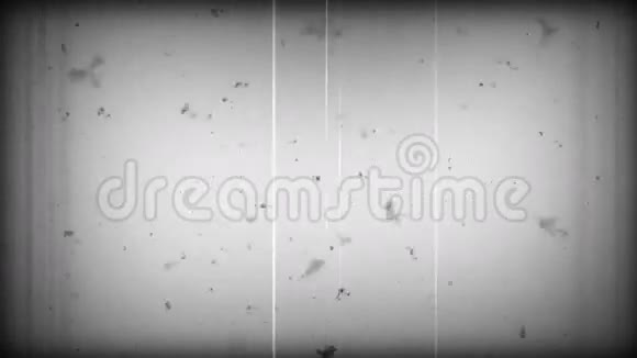 旧胶片黑白色有灰尘和划痕视频的预览图