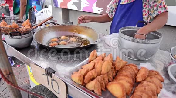 泰国街头美食视频的预览图