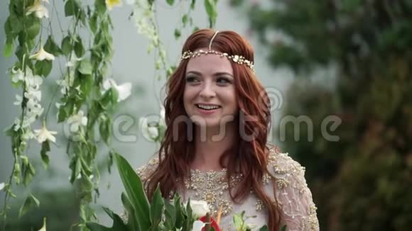 新娘留在婚礼上视频的预览图
