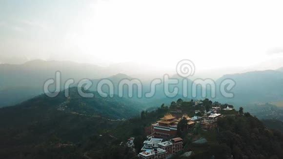 尼泊尔喜马拉雅山的古老佛教寺院视频的预览图