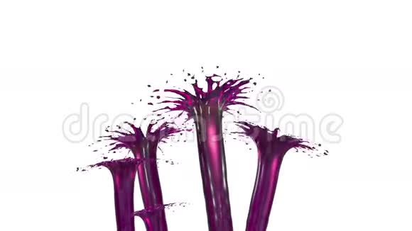 美丽的喷泉喷射液体像紫色的果汁喷泉与许多液体流上升高3D渲染非常视频的预览图