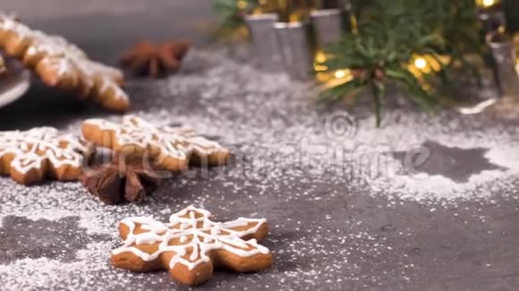 厨房台面上的圣诞饼干视频的预览图