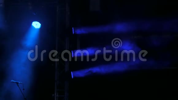 舞台蓝色灯光视频的预览图