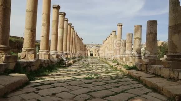 约旦首都杰拉什省最大城市杰拉什省杰拉什热拉萨的罗马废墟视频的预览图