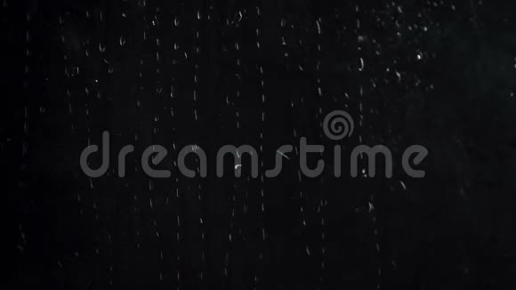 黑色背景水滴图案视频的预览图