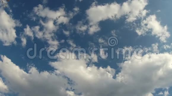 蓝天有云有太阳视频的预览图