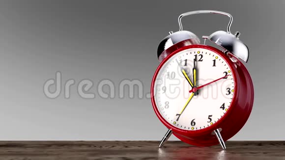 白色背景上的老式红色闹钟时间概念视频的预览图
