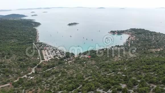 克罗地亚亚得里亚海滨海湾空中无人机射击视频的预览图