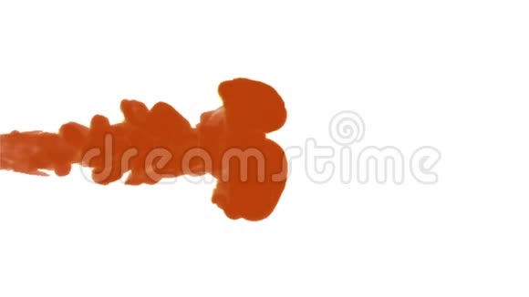 白色背景抽象背景墨水注入流体三维渲染中溶解在水中的橙色墨水视频的预览图