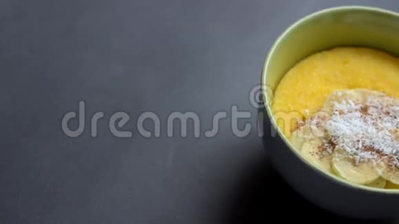 玉米粥玉米粥健康的早餐概念食物背景视频的预览图