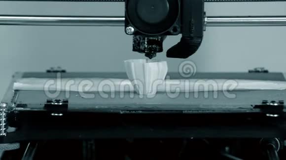 3D打印机工作熔敷沉积模型视频的预览图