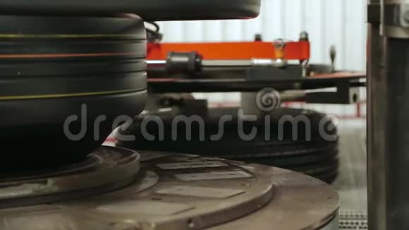 现代自动化轮胎成型机视频的预览图