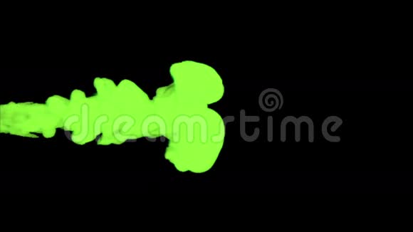 绿色油墨在水中溶解黑色背景抽象背景墨水注入流体三维渲染视频的预览图