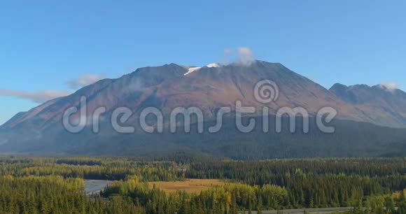 丘加奇山脉的荒野景色视频的预览图