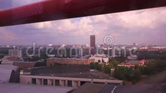 俄罗斯游乐园里的摩天轮视频的预览图