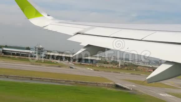从曼谷机场出发视频的预览图