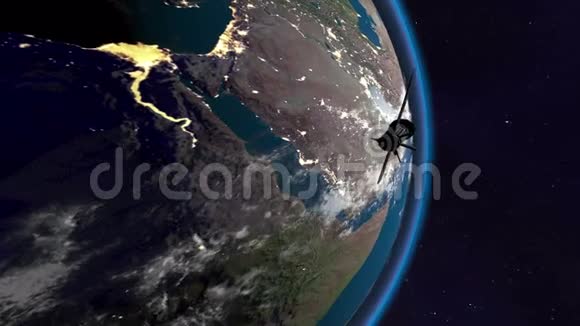 卫星漂浮在阿拉伯上空视频的预览图