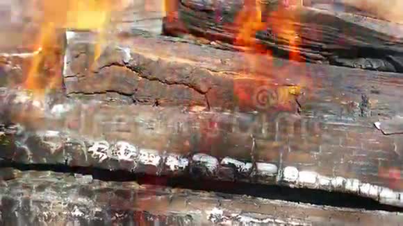 柴火在燃烧视频的预览图