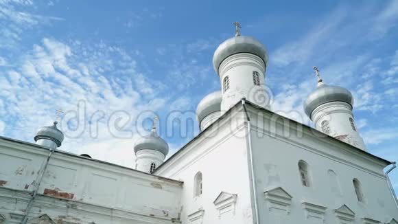 夏日的俄罗斯东正教修道院视频的预览图