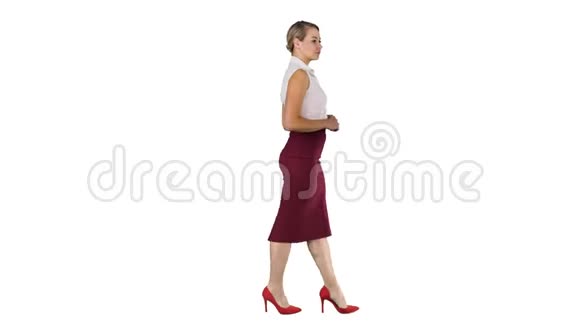 在白色背景下行走的商务女性视频的预览图