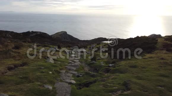 欧洲最高的海崖之一海拔1972英尺或601米视频的预览图