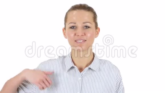 拇指向上由女商人白色背景视频的预览图