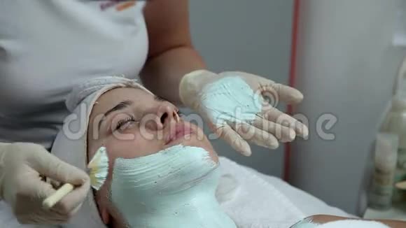 美容水疗中心的面膜视频的预览图