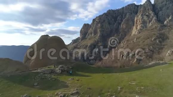 德默芝山脉鬼谷和月球太阳谷的神奇景色视频的预览图