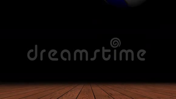 木制地板上的彩篮球视频的预览图