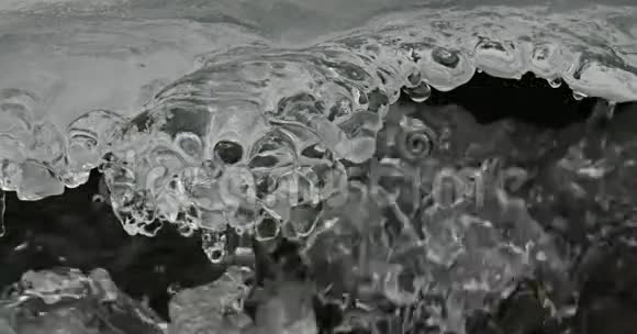 湖泊瀑布冰的细节视频的预览图