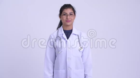 年轻漂亮的波斯女医生带眼镜视频的预览图