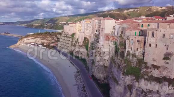 意大利泰尔赫尼亚海的空中观景台视频的预览图