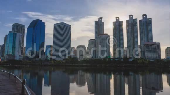 城市的日出视频的预览图