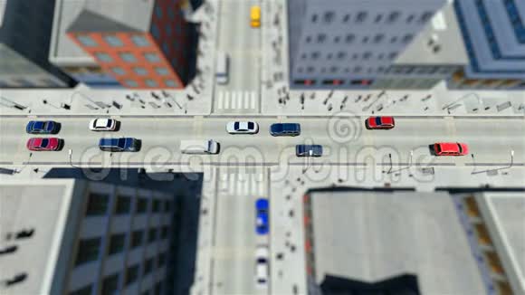 城市步行者和交通的倾斜视频的预览图