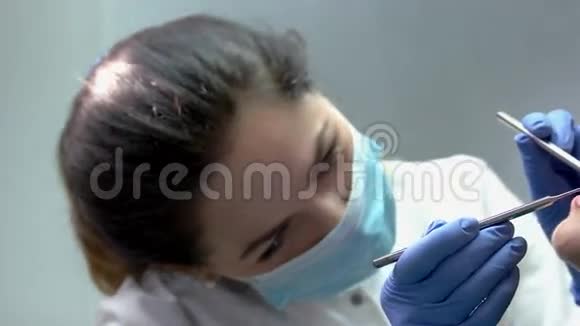 上班的牙医小姐视频的预览图
