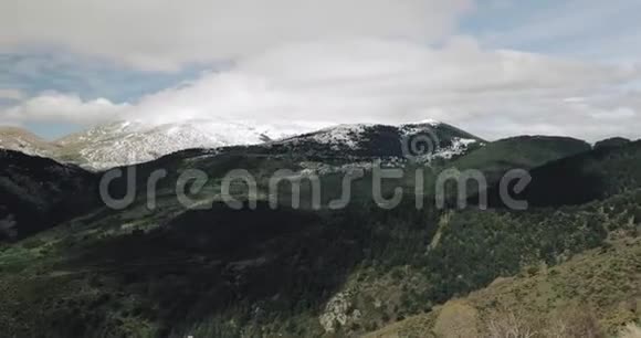 西班牙比利牛斯山脉春季景观视频的预览图