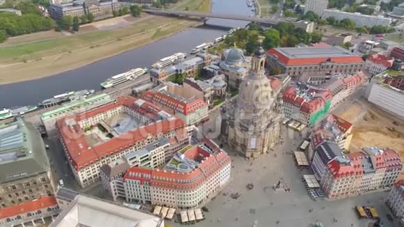 德累斯顿德国六月2019年德累斯顿历史市中心的空中全景无人机景观视频的预览图