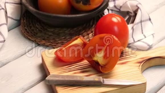 新鲜的成熟柿子视频的预览图