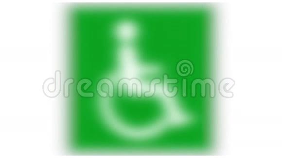 一个坐轮椅的人的交通标志镜头开始聚焦再次偏离焦点视频的预览图