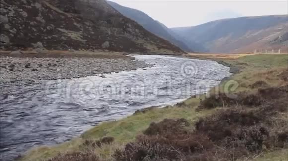 苏格兰高地凯恩斯国家公园的徒步旅行路线视频的预览图