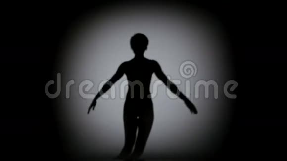 孔蒂普在黑色的女舞者的阴影中移动视频的预览图