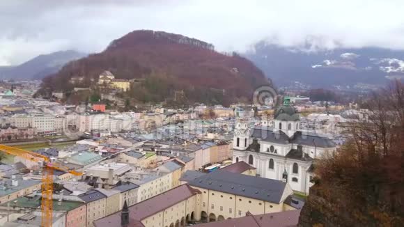 奥地利萨尔茨堡的空中城市景观视频的预览图