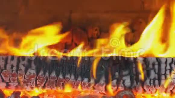 烧烤烧烤火炭烧烤背景视频的预览图