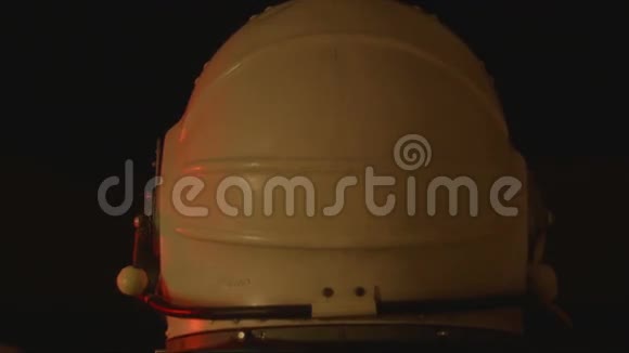 太空服头盔视频的预览图