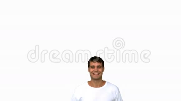 开朗的男人举起双臂在白色屏幕上视频的预览图