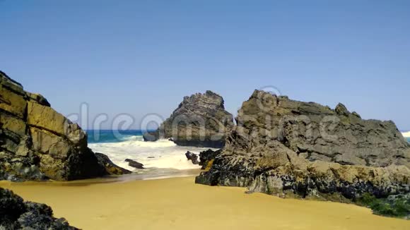 葡萄牙阿德拉加海滩落基大西洋海岸线视频的预览图